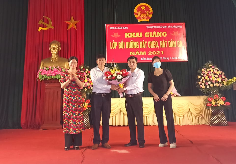 Khai giảng lớp Bồi dưỡng hát chèo, hát dân ca tại xã Cẩm Hưng, huyện Cẩm Giàng