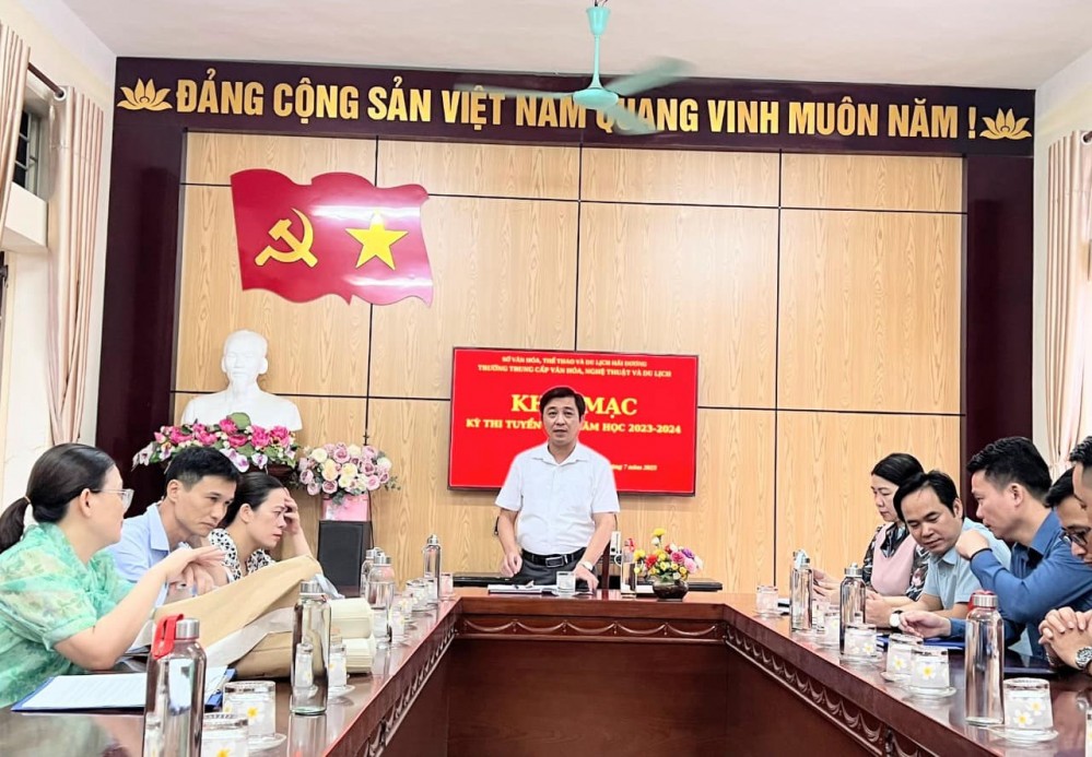 Đồng chí Mai Xuân Tuấn - Bí thư chi bộ, Hiệu trưởng nhà trường phát biểu