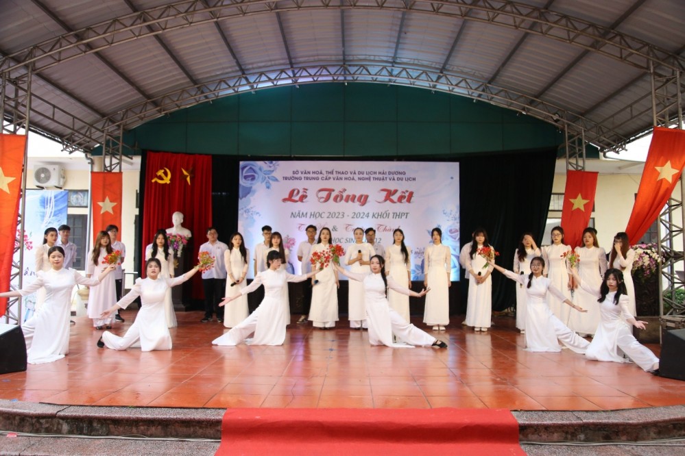 Lễ tổng kết năm học 2023 - 2024, tri ân và trưởng thành cho học sinh khối 12