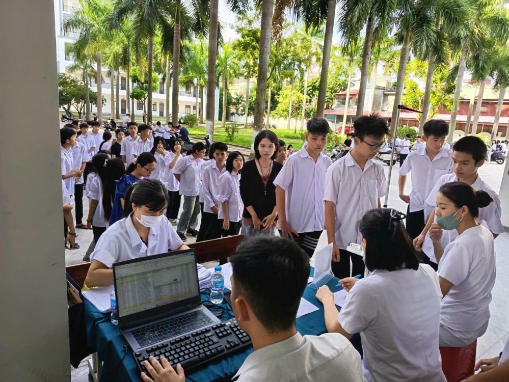 Tổ chức khám sức khỏe đầu năm học cho học sinh toàn trường