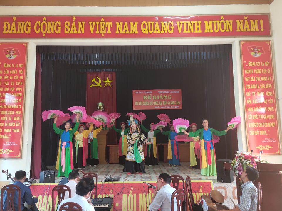 bế giảng chèo Kinh môn 2020 4