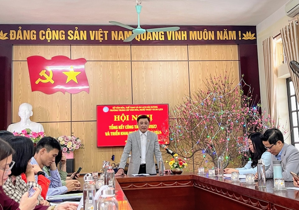 Đồng chí Mai Xuân Tuấn - Bí thư Chi bộ, Hiệu trưởng nhà trường phát biểu